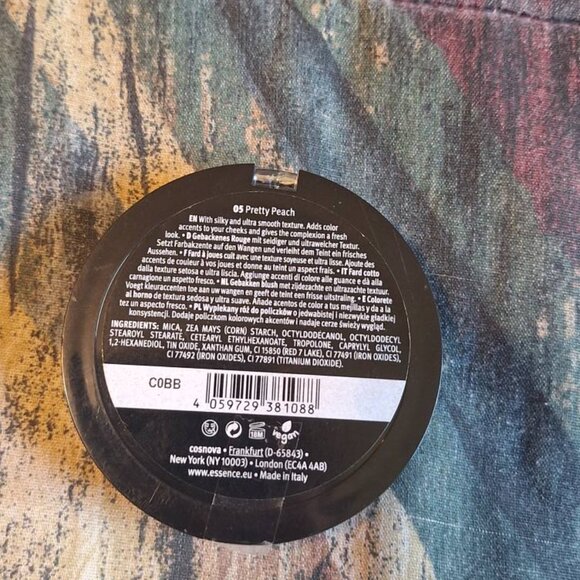🌸 Essence Pure Nude Baked Blush – Pretty Peach (Shade 05) 🌸 - Picture 2 of 2